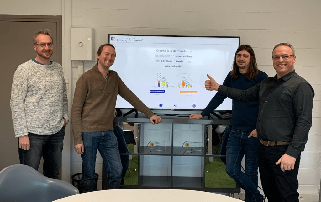 photo avec Alban le créateur de “Crèche A La Demande” et les collaborateurs de La mobilery de Lille